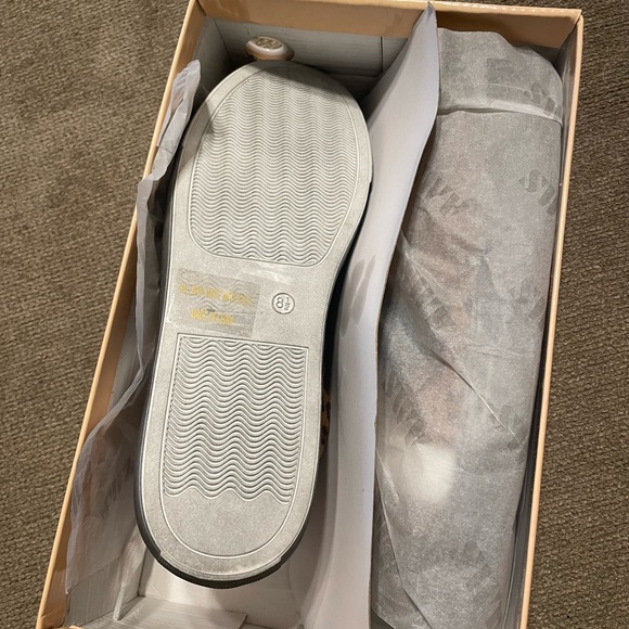 American Mettle Women’s Oatmeal Leopard Black Star Layla Sneaker, 8.5 - Picture 5 of 5